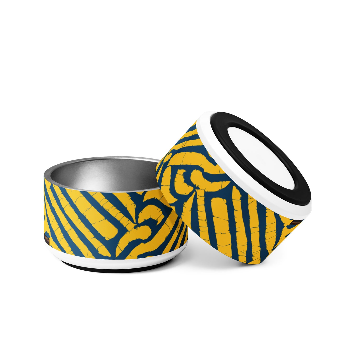 Close-up view of the blue and yellow Lagos pet bowl from Tintin Studios, focusing on its non-slip rubber base. This feature adds stability, preventing movement during use, while the contrasting colors emphasize the bowl’s stylish appearance